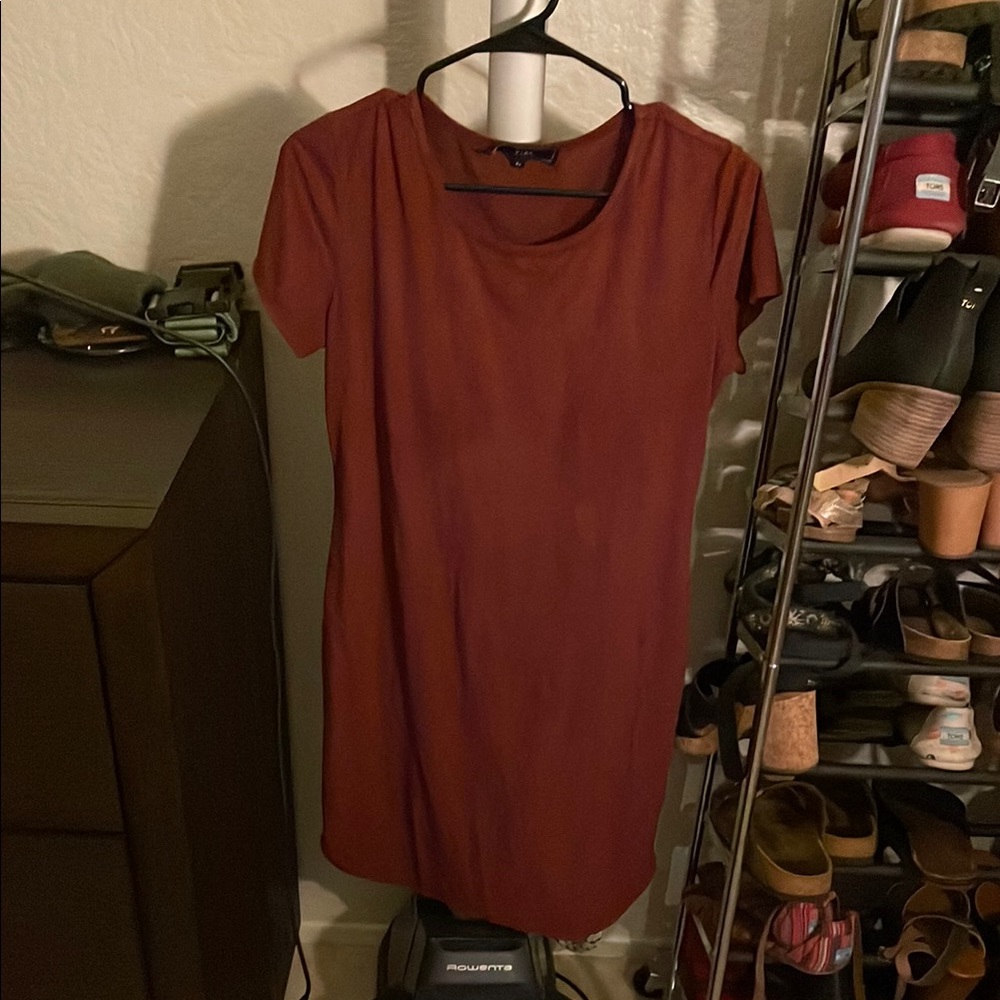 Vibe Red Mini Sheath Dress with Short Sleeves and Crew Neck